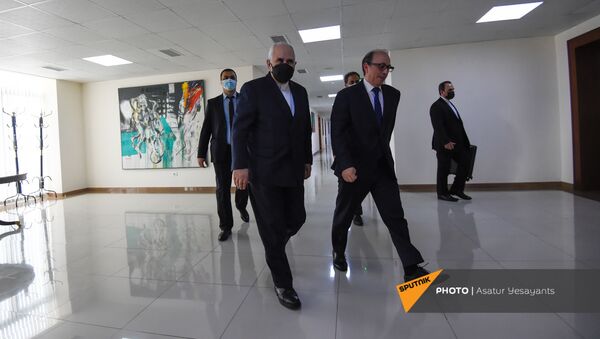 И.о. министра иностранных дел Ара Айвазян на встрече с министром иностранных дел Ирана Джавадом Зарифом 26 мая 2021 года - Sputnik Армения