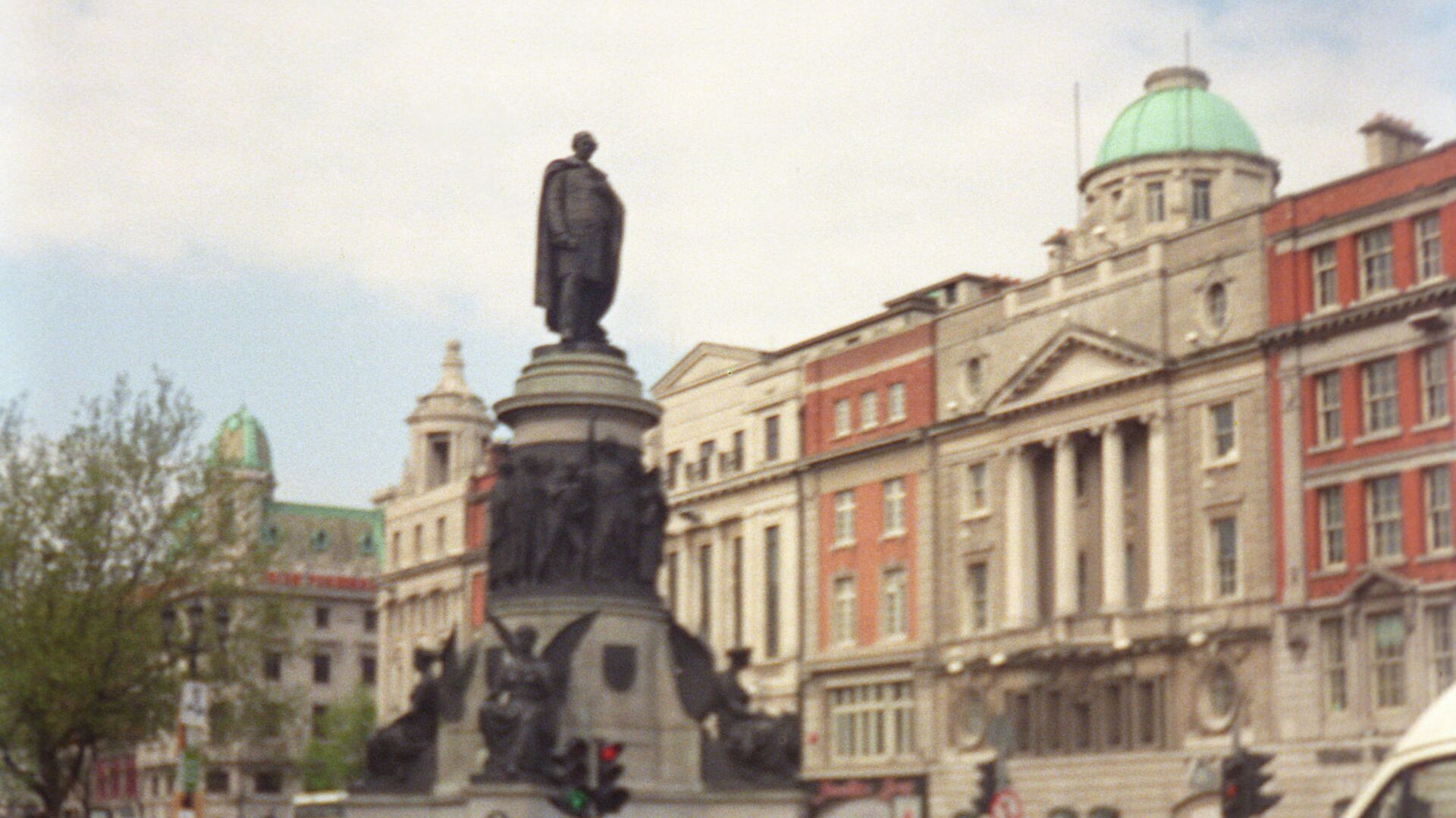 Памятник ирландскому политику Дэниелу О’Коннеллу работы скульпторов Джона Генри Фоли и Томаса Брока, открытый в Дублине в 1882 году. - Sputnik Армения, 1920, 28.12.2022