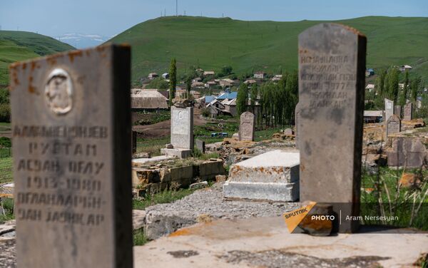 Азербайджанское кладбище в селе Драхтик Гегаркуникской области - Sputnik Армения