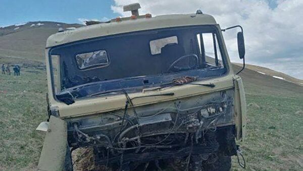 Подорвавшийся на мине азербайджанский грузовик - Sputnik Արմենիա