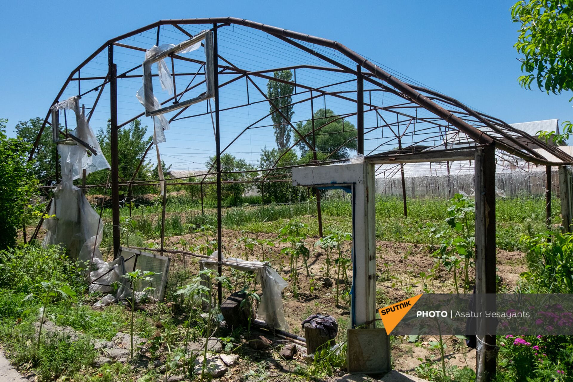 «Ճար չկա` տունը գրավ կդնենք». Արմավիրում կարկուտը բերքն է վնասել, քամին` տանիքները «Ճար չկա` տունը գրավ կդնենք». Արմավիրում կարկուտը բերքն է վնասել, քամին` տանիքները - Sputnik Արմենիա, 1920, 28.05.2021