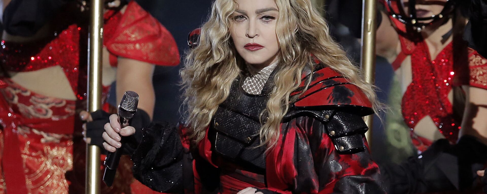 Певица Мадонна выступает во время мирового турне Rebel Heart в Макао  - Sputnik Արմենիա, 1920, 09.08.2021