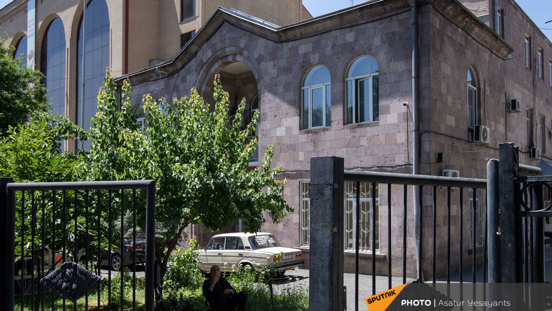 Здание морга на улице Гераци в Ереване - Sputnik Армения, 1920, 31.05.2021