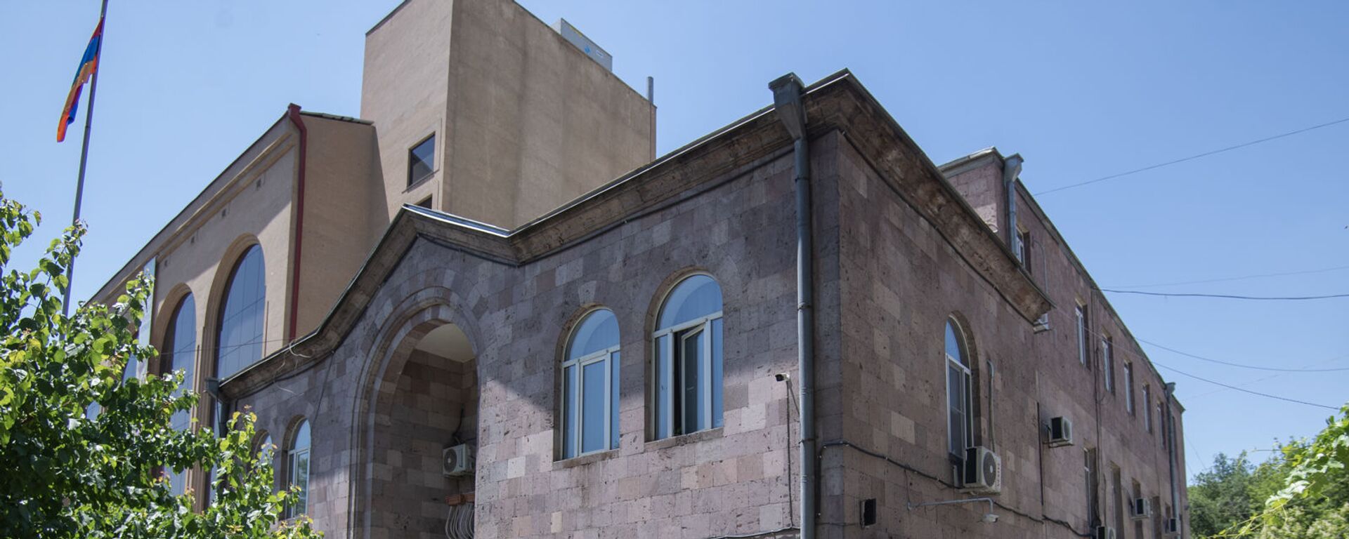 Здание морга на улице Гераци в Ереване - Sputnik Արմենիա, 1920, 31.05.2021