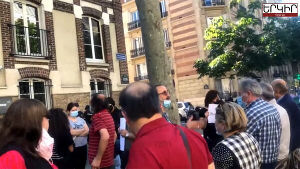 Акция протеста армянской общины в Париже - Sputnik Արմենիա