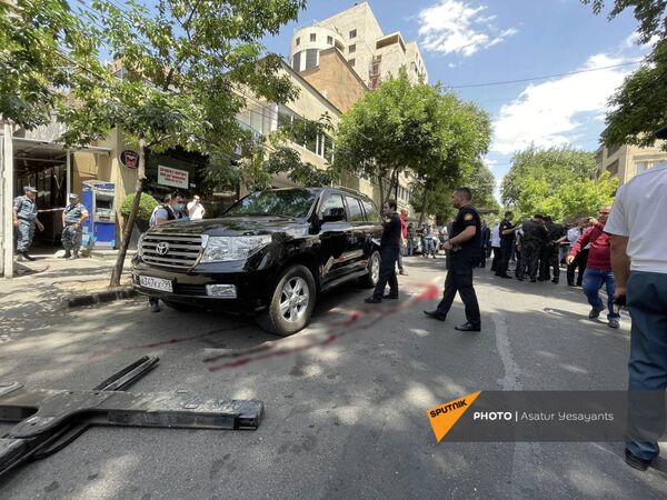 Полиция на месте преступления на улице Абовяна (2 июня 2021). Еревaн - Sputnik Армения