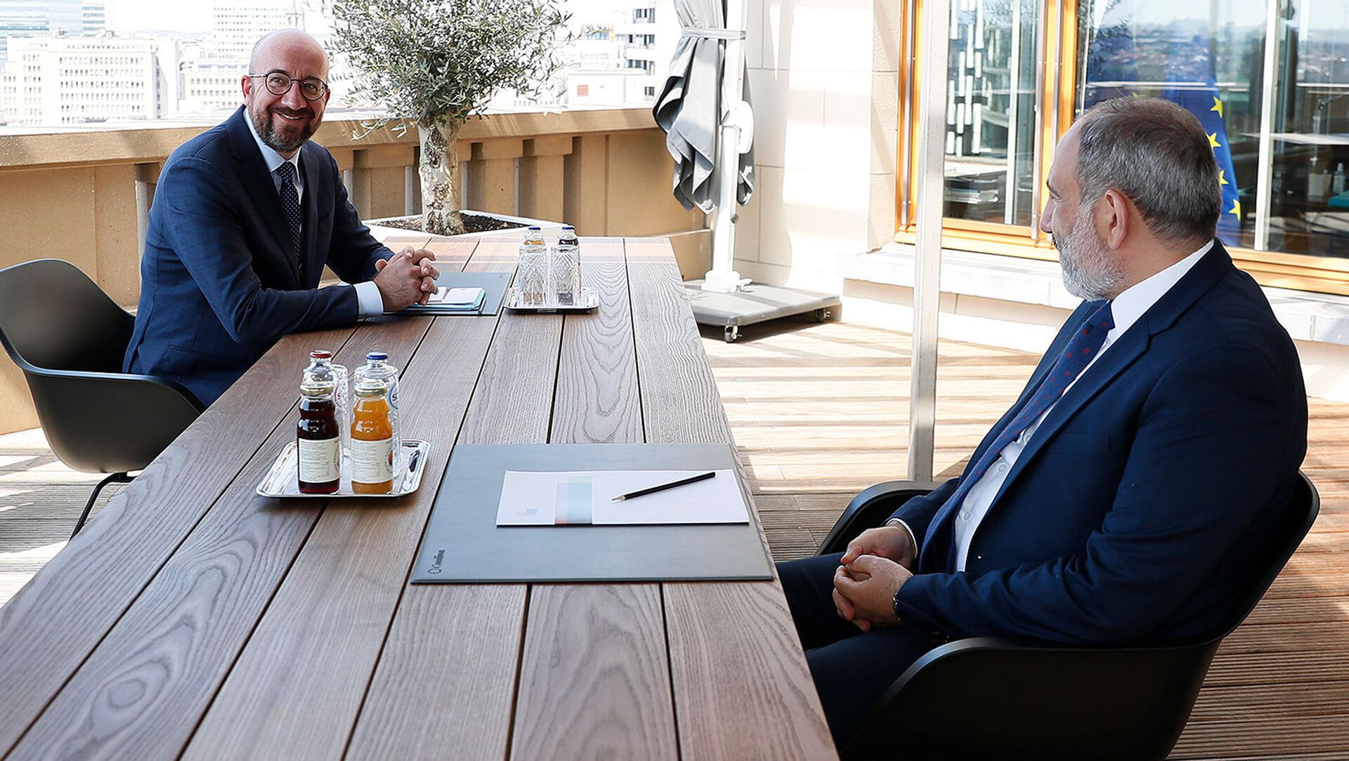 И.о. премьер-министра Никол Пашинян встретился с председателем Европейского совета Шарлем Мишелем (2 июня 2021). Брюссель - Sputnik Արմենիա, 1920, 15.07.2021