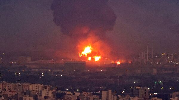 Пожар на нефтеперерабатывающем заводе Тегерана (2 июня 2021). Иран - Sputnik Արմենիա