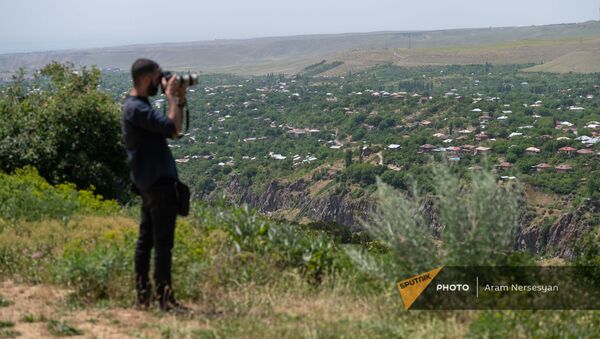 Фотограф Ваграм Багдасарян на пресс-туре во время презентации новых эко-туристических маршрутов в Хосровском заповеднике - Sputnik Արմենիա