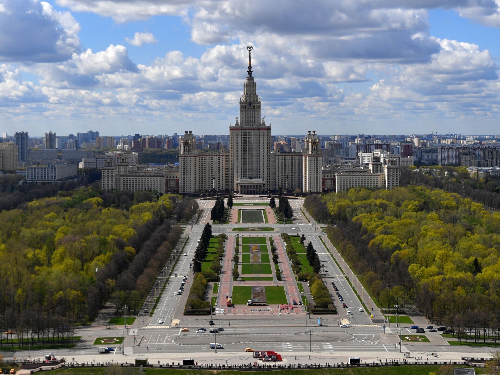 Создание мгу. Московский государственный университет имени Ломоносова. Здание МГУ В Москве. Комплекс зданий МГУ на Воробьевых горах. Главное здание МГУ имени м.в. Ломоносова.