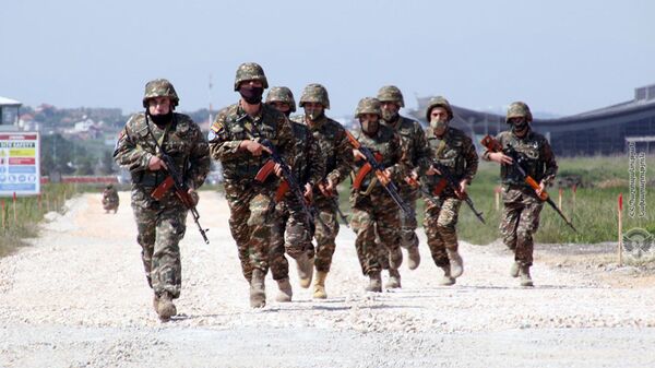 Военнослужащие армянского контингента, выполняющие миротворческую миссию в Косово, провели учения на территории вверенного им военного аэродрома - Sputnik Армения