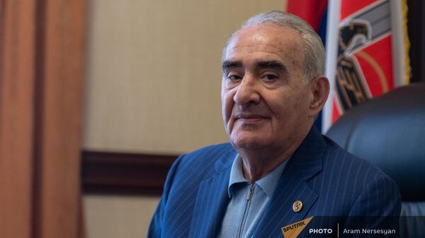 Галуст Саакян в своем кабинете во время эксклюзивного интервью агентству Sputnik Армения - Sputnik Армения