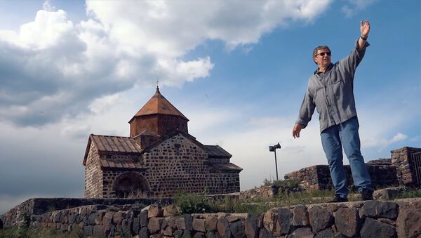 Ширвиндт об армянских красотах, необыкновенных алкогольных сырах и прекрасных девушках Армении - Sputnik Армения