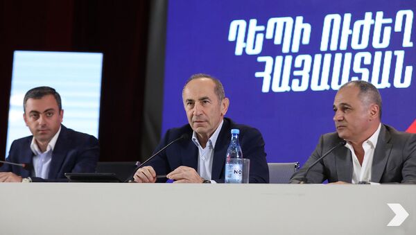 Лидеры блока Айастан на встрече с жителями Гегаркуникской области (4 июня 2021). Севан - Sputnik Արմենիա