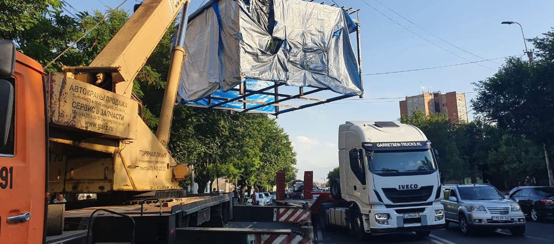 В административном районе Ачапняк демонтировали незаконно установленный павильон (6 июня 2021). Еревaн - Sputnik Արմենիա, 1920, 06.06.2021