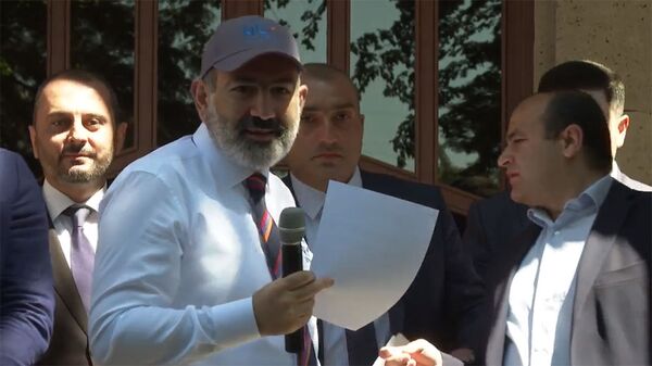 И.о. премьер-министра Никол Пашинян во время предвыборной кампании в Армавирской области (7 июня 2021). - Sputnik Արմենիա