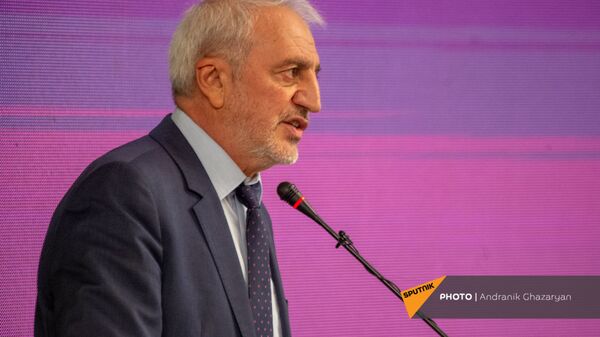 Арам Манукян во время презентации предвыборной программы Армянского национального конгресса (7 июня 2021). Еревaн - Sputnik Армения