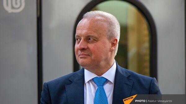 Чрезвычайный и Полномочный посол России в Армении Сергей Копыркин на церемонии принятия новых пассажирских вагонов (8 июня 2021). Еревaн - Sputnik Армения