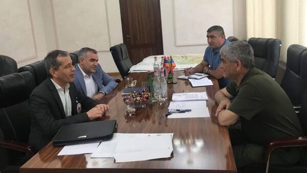 Секретарь Совета безопасности Карабаха Виталий Баласанян на встрече с главой нагорно-карабахской миссии Международного комитета Красного Креста Бертраном Ламоном (8 июня 2021). Степанакерт - Sputnik Армения