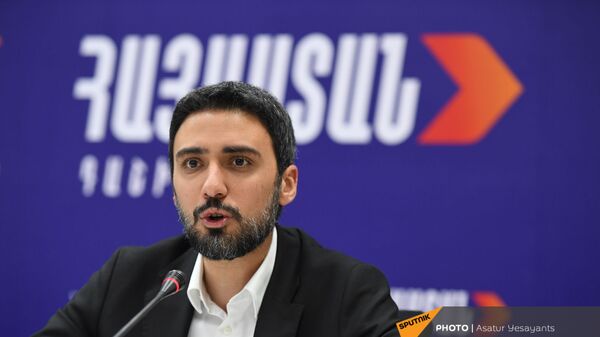 Арам Вардеванян во время брифинга блока Айастан (9 июня 2021). Еревaн - Sputnik Армения