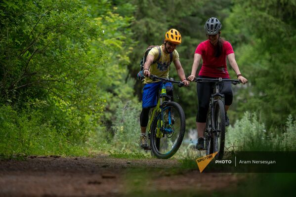 Boo Mountain Bike Park նախագծի համահիմնադիրներ Վաղինակ Կարապետյանն ու Էմմա Պետրոսյանը՝ Վանաձորի լեռնային հեծանիվների այգում Boo Mountain Bike Park նախագծի համահիմնադիրներ Վաղինակ Կարապետյանն ու Էմմա Պետրոսյանը՝ Վանաձորի լեռնային հեծանիվների այգում - Sputnik Արմենիա