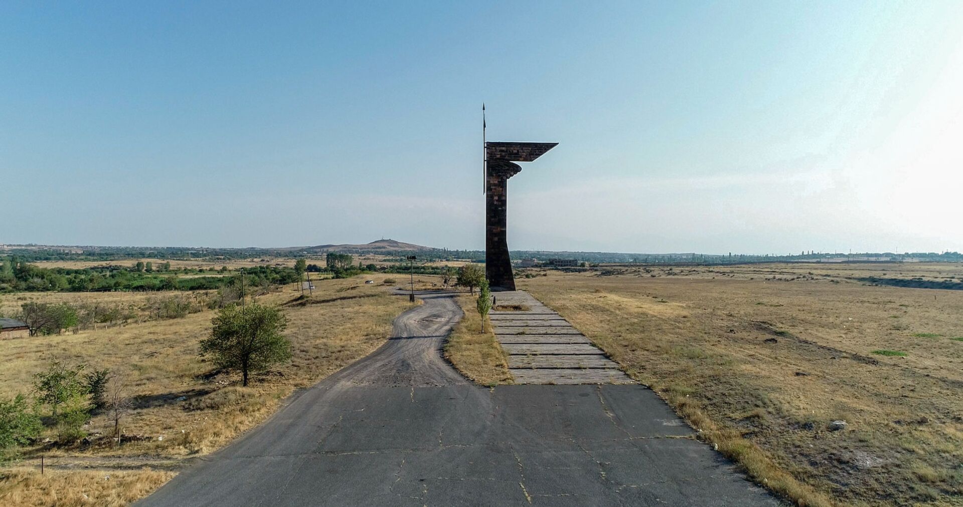 Бизимдирия. Армения село Уджан. Село Тандзут Армения статуя. Ванская крепость Армения. Армения село Уджан коттедж.