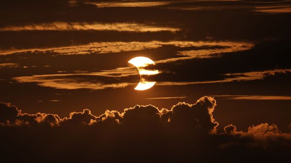 Частичное солнечное затмение за облаками в США - Sputnik Армения