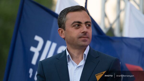 Ишхан Сагателян на предвыборной агиткампании блока Айастан в административном районе Нор Норк (9 июня 2021). Еревaн - Sputnik Армения