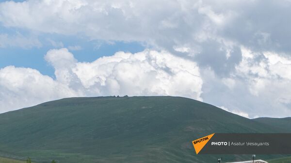 Армянские и азербайджанские позиции на высоте у села Кут - Sputnik Армения
