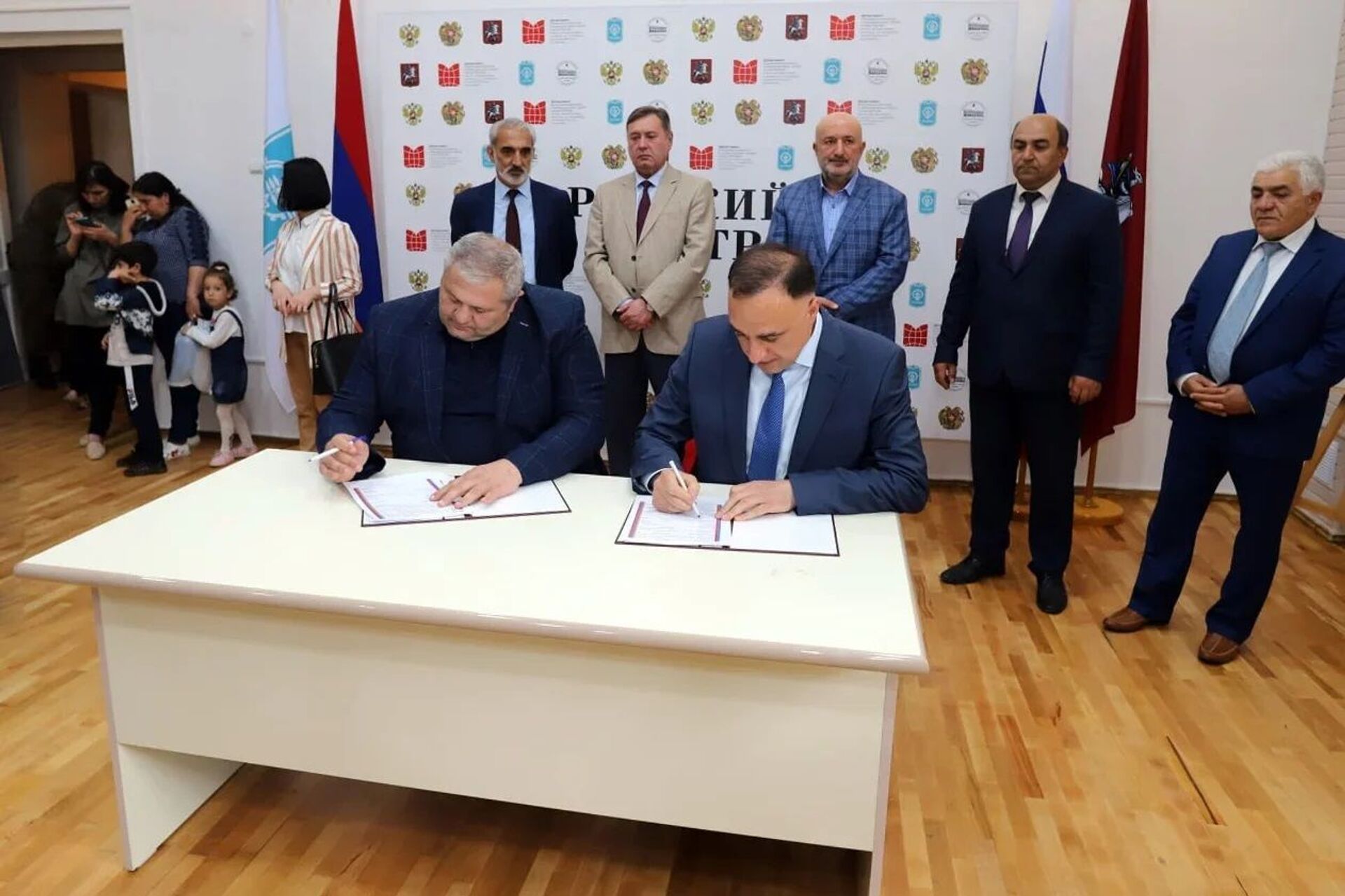 Վանաձորի նորաբաց «Ռուսական կենտրոնում» կգործեն ռուսերենի անվճար դասընթացներ Վանաձորի նորաբաց «Ռուսական կենտրոնում» կգործեն ռուսերենի անվճար դասընթացներ - Sputnik Արմենիա, 1920, 13.06.2021