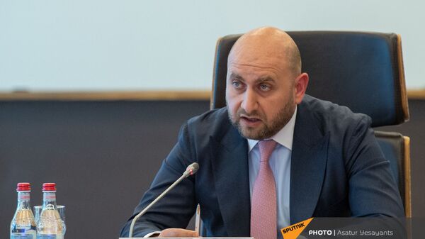 Председатель Центрального Банка Армении Мартин Галстян во время пресс-конференции (15 июня 2021). Еревaн - Sputnik Армения