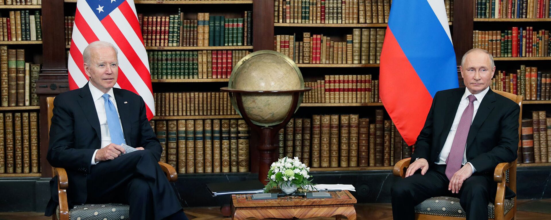Президент России и США Владимир Путин и Джо Байден во время встречи на вилле Ла Гранж (16 июня 2021). Женева - Sputnik Армения, 1920, 16.06.2021