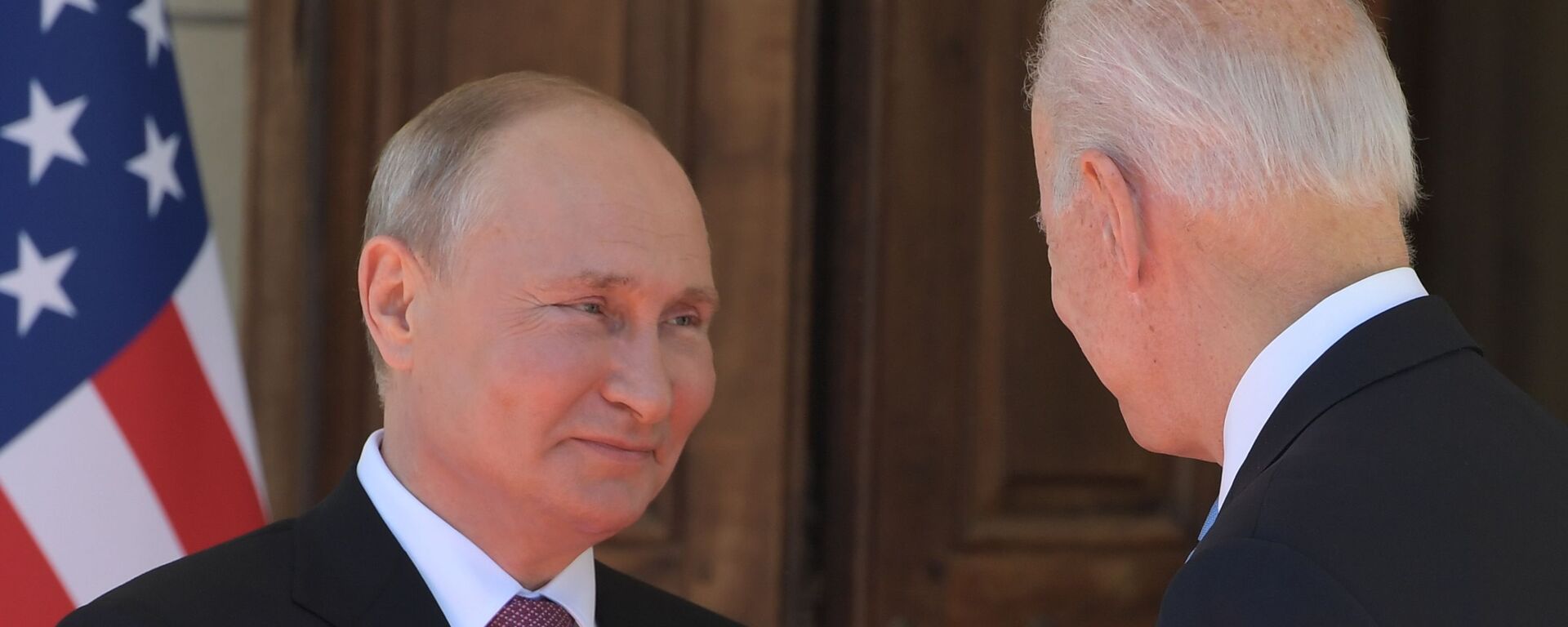 Президенты России и США Владимир Путин и Джо Байден входят в Виллу Ла Гранж во время их встречи (16 июня 2021). Женева - Sputnik Արմենիա, 1920, 16.06.2021