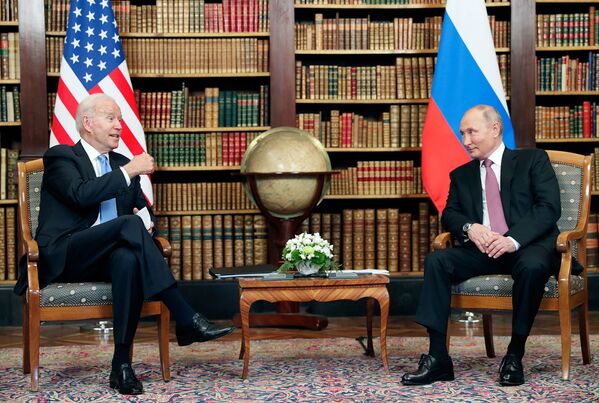 Президент России и США Владимир Путин и Джо Байден во время встречи на вилле Ла Гранж (16 июня 2021). Женева Президент России и США Владимир Путин и Джо Байден во время встречи на вилле Ла Гранж (16 июня 2021). Женева - Sputnik Армения
