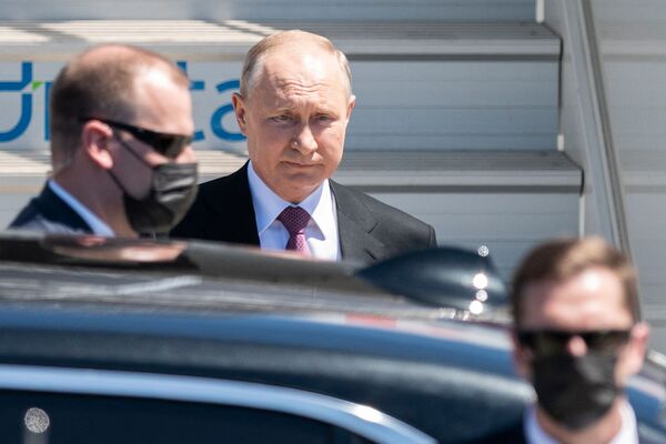 Президент России Владимир Путин прибывает в Швейцарию в день саммита Россия - США Президент России Владимир Путин прибывает в Швейцарию в день саммита Россия - США - Sputnik Армения
