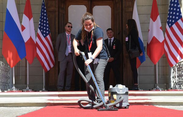 Подготовка к встрече президентов России и США на вилле Ла Гранж в Женеве Подготовка к встрече президентов России и США на вилле Ла Гранж в Женеве - Sputnik Армения