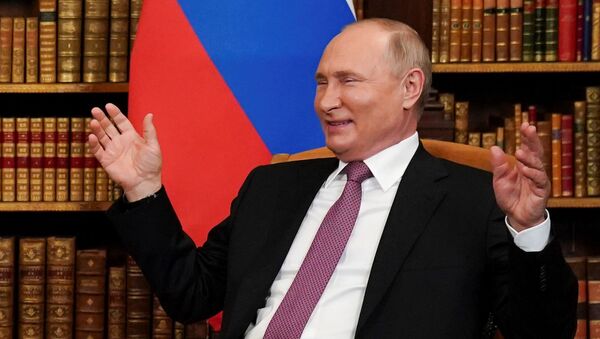 Президент России Владимир Путин на встрече с президентом США на вилле Ла Гранж - Sputnik Армения