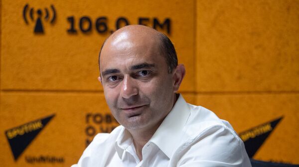 Председатель парламентской фракции Просвещенная Армения Эдмон Марукян в гостях радио Sputnik - Sputnik Армения