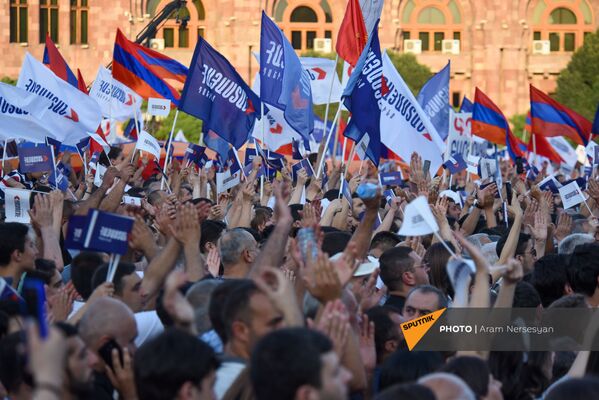«Հայաստան» դաշինքի աջակիցները`երթին «Հայաստան» դաշինքի աջակիցները`երթին - Sputnik Արմենիա