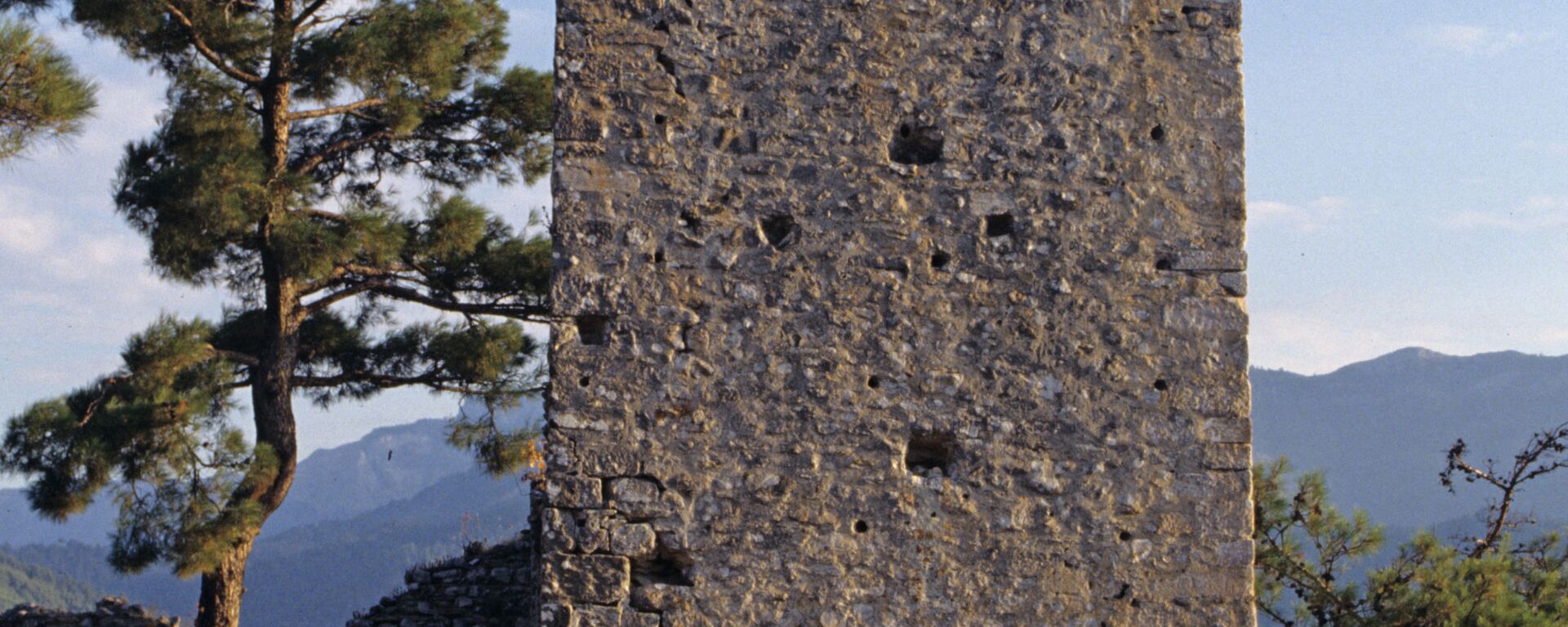 Развалины старинного замка на острове Тассос. - Sputnik Армения, 1920, 19.06.2021