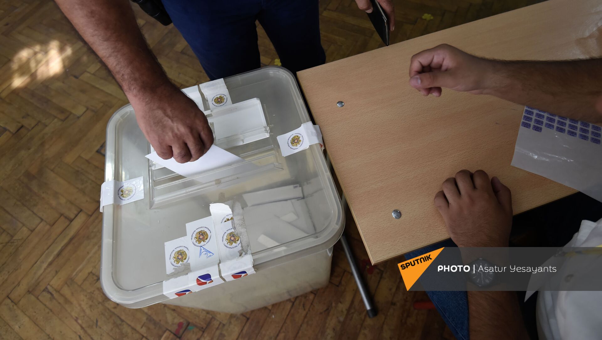 Утро на одном из избирательных участков  во время внеочередных парламентских выборов в Армении (20 июня 2021). Еревaн - Sputnik Արմենիա, 1920, 24.06.2021