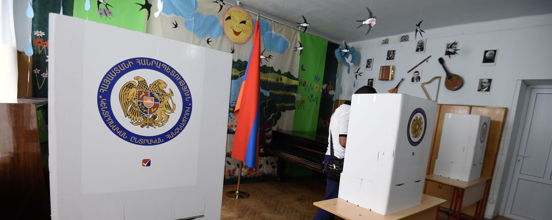 Утро на одном из избирательных участков  во время внеочередных парламентских выборов в Армении (20 июня 2021). Еревaн - Sputnik Армения, 1920, 20.06.2021