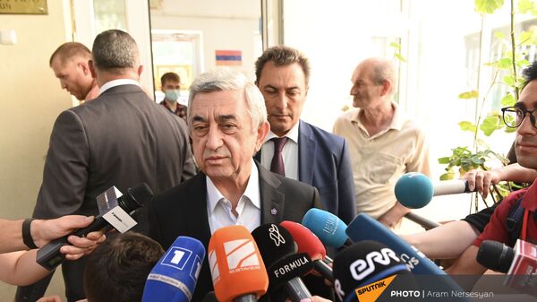 Третий президент Армении Серж Саргсян во время внеочередных парламентских выборов в Армении (20 июня 2021). Еревaн - Sputnik Армения