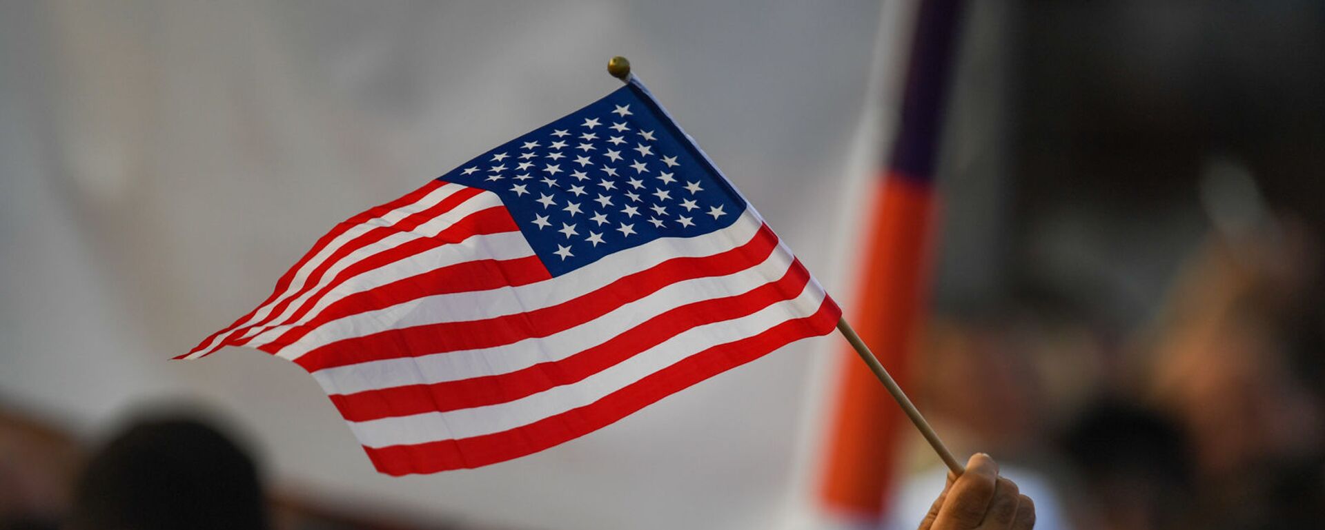 Американский флаг на митинге в поддержку победы партии Гражданский договор на внеочередных выборах (21 июня 2021). Еревaн - Sputnik Արմենիա, 1920, 25.09.2021