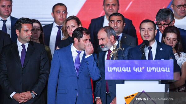 Mитинг в поддержку победы партии Гражданский договор на внеочередных выборах (21 июня 2021). Еревaн - Sputnik Армения