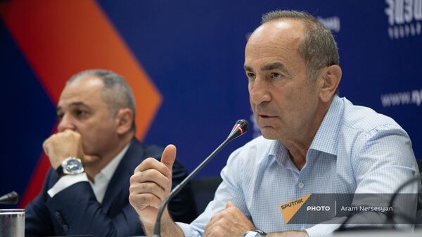 Роберт Кочарян на пресс-конференции лидеров блока Айастан (22 июня 2021). Еревaн - Sputnik Армения