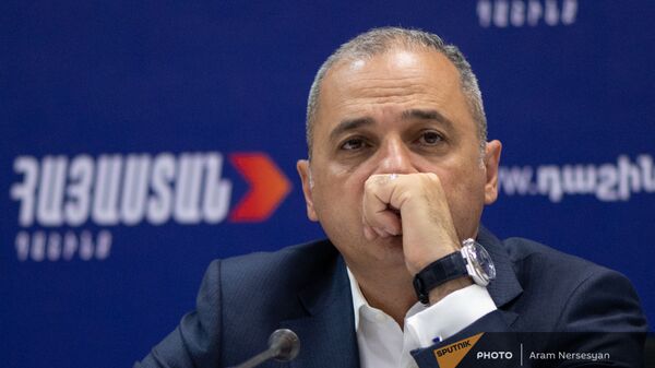 Ваге Акопян на пресс-конференции лидеров блока Айастан (22 июня 2021). Еревaн - Sputnik Армения