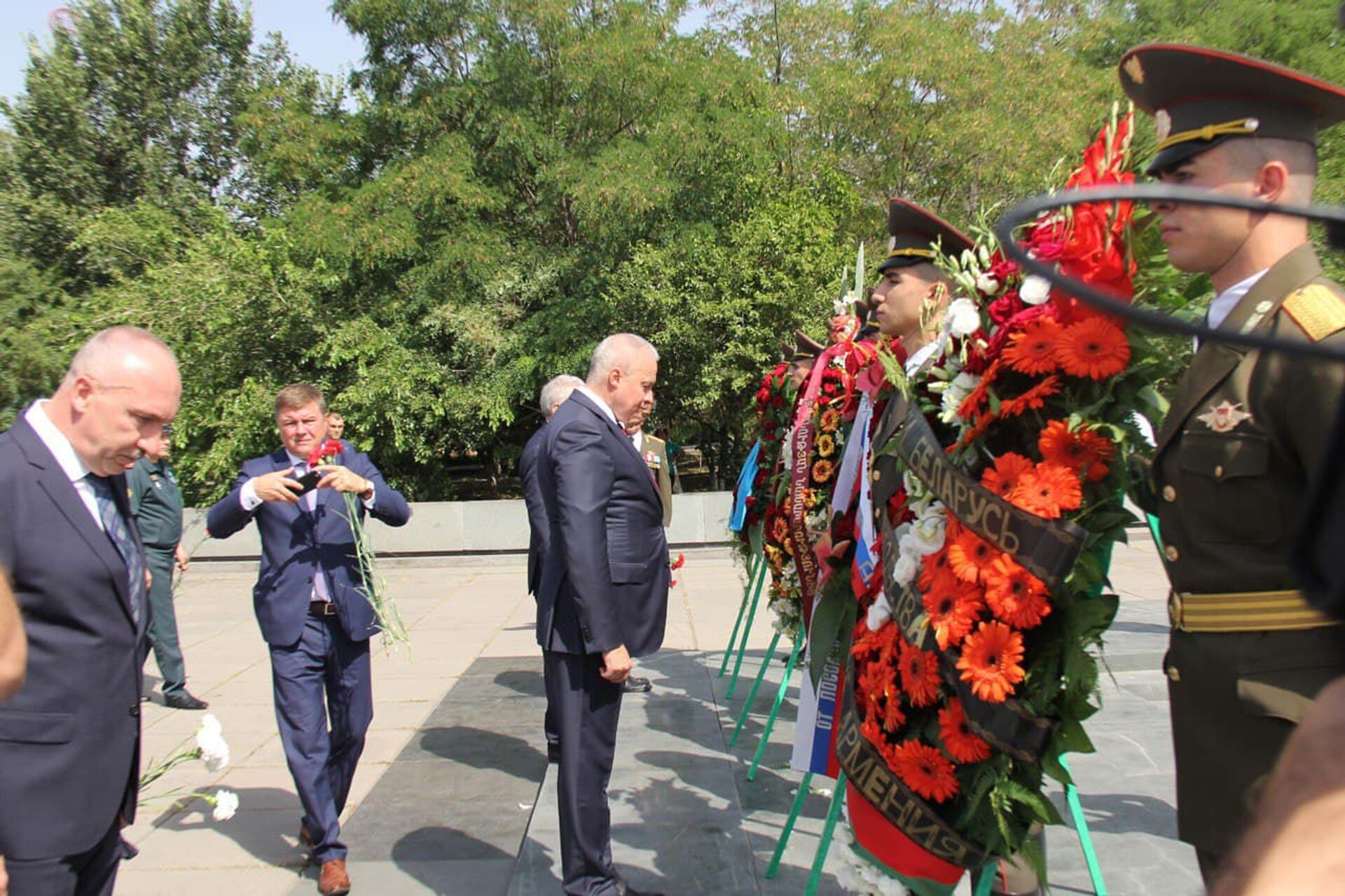 И.о главы МО Армении почтил память погибших в ВОВ и встретился с ветеранами - Sputnik Армения, 1920, 22.06.2021