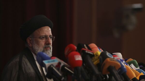 Новоизбранный президент Ирана Ибрахим Раиси выступает на пресс-конференции (21 июня 2021). Тегеран - Sputnik Армения