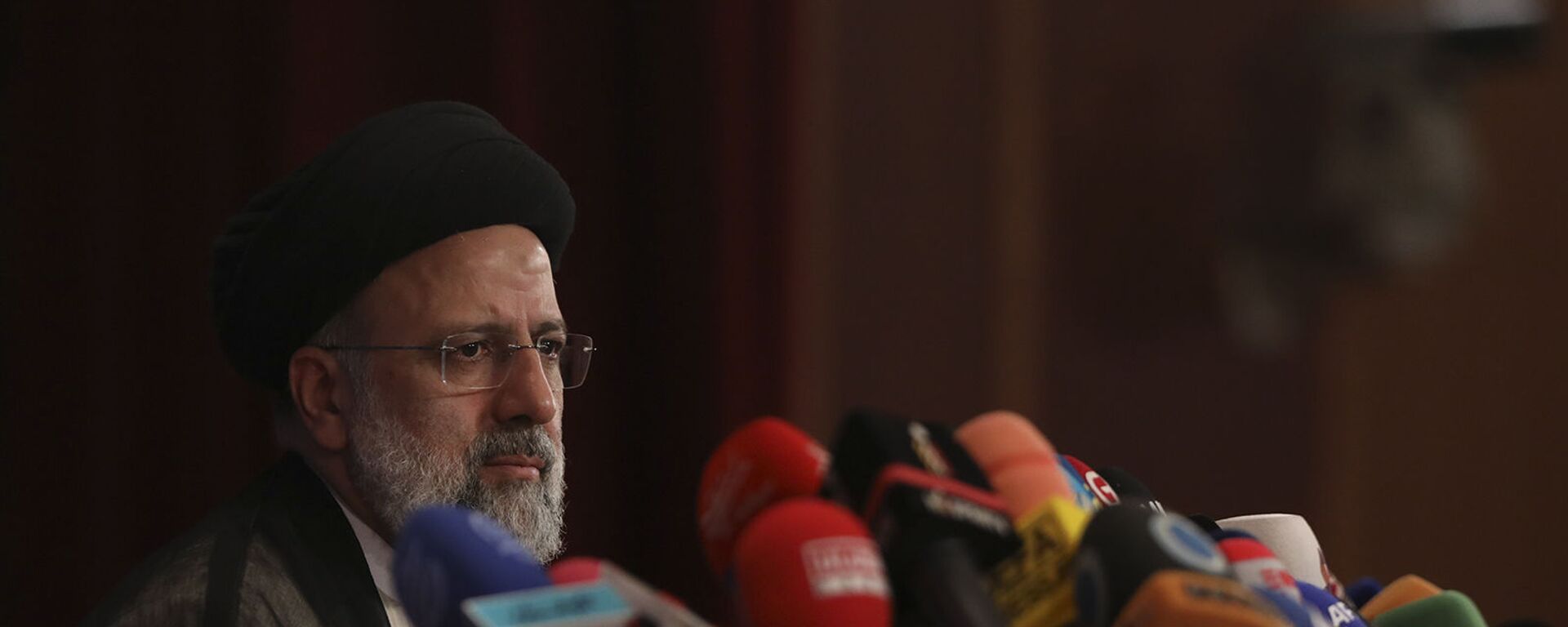 Новоизбранный президент Ирана Ибрахим Раиси выступает на пресс-конференции (21 июня 2021). Тегеран - Sputnik Армения, 1920, 30.11.2021